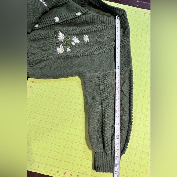 Wildflower Daisy earthy sweater cardigan cable knit button front floral‎ flowers - Picture 11 of 11